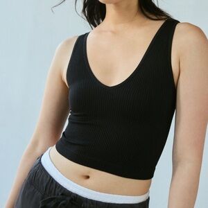 Tilly’s Black Ribbed V-Neck Crop Top